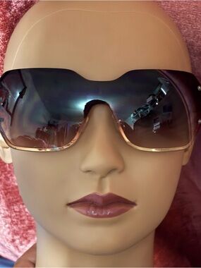 Rocawear Oversized Shield Sunglasses with Brown to Purple Gradient Lenses